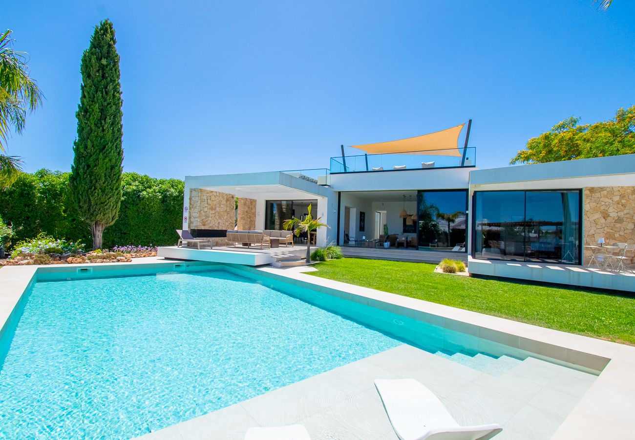 Villa in Carvoeiro - Villa Cactus, modern villa with two private swimming pools walking distance to the beach 