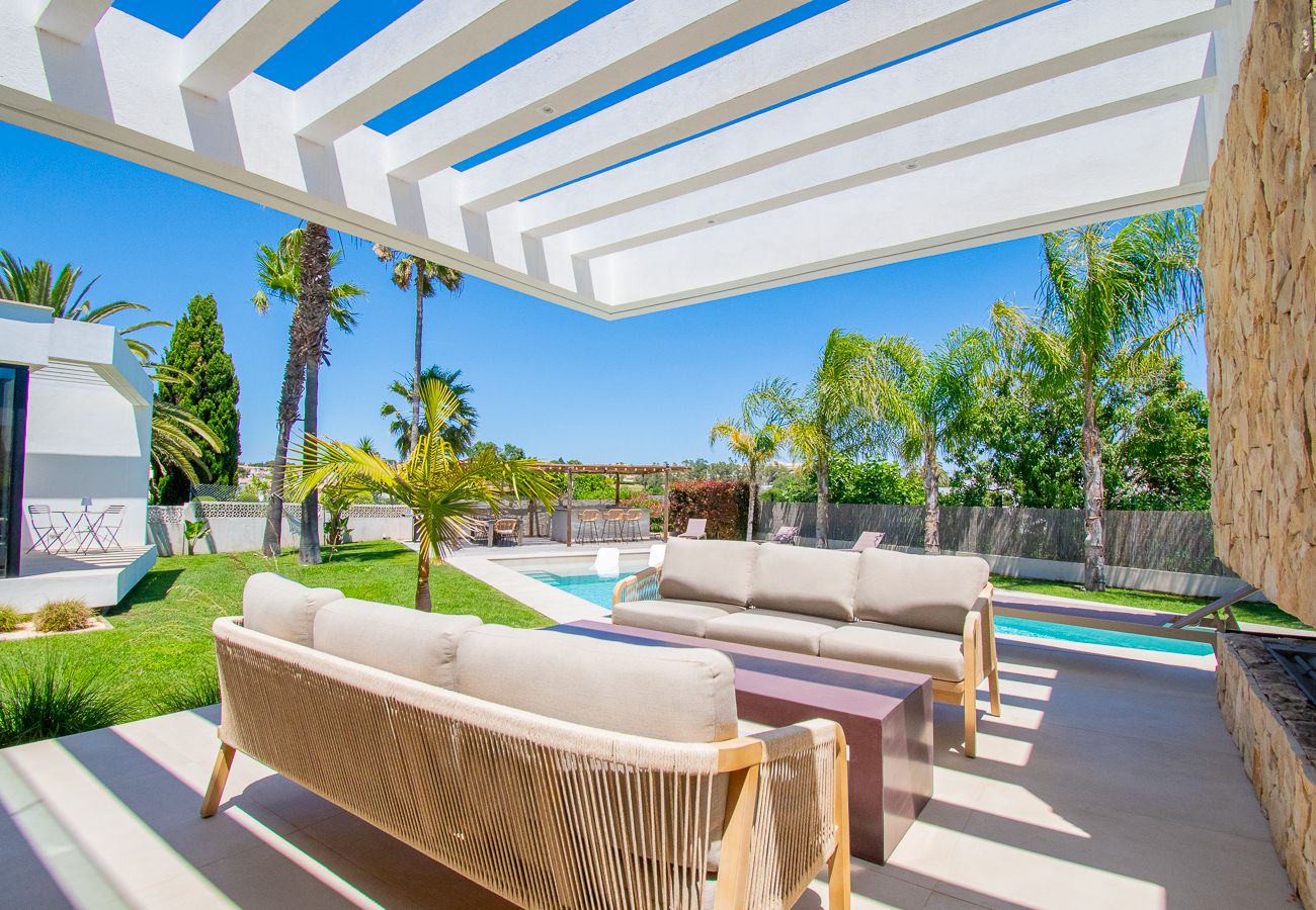 Villa in Carvoeiro - Villa Cactus, modern villa with two private swimming pools walking distance to the beach 