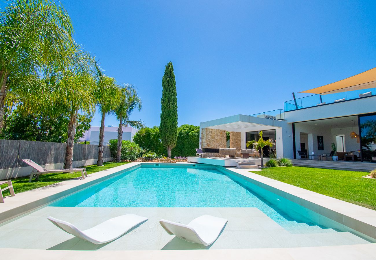 Villa in Carvoeiro - Villa Cactus, modern villa with two private swimming pools walking distance to the beach 