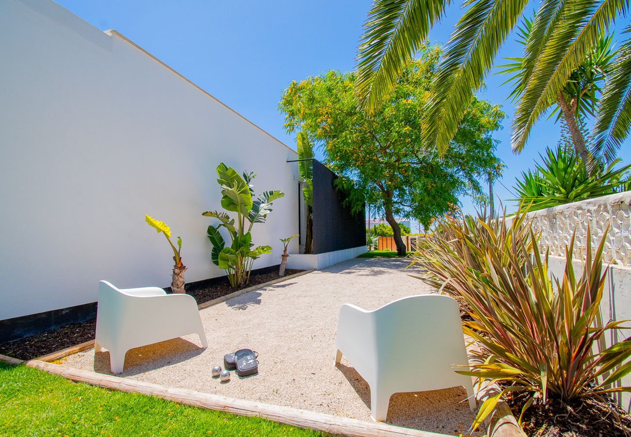 Villa in Carvoeiro - Villa Cactus, modern villa with two private swimming pools walking distance to the beach 
