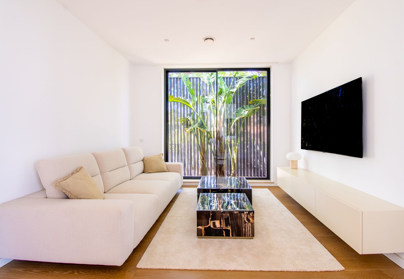 Villa in Carvoeiro - Villa Cactus, modern villa with two private swimming pools walking distance to the beach 