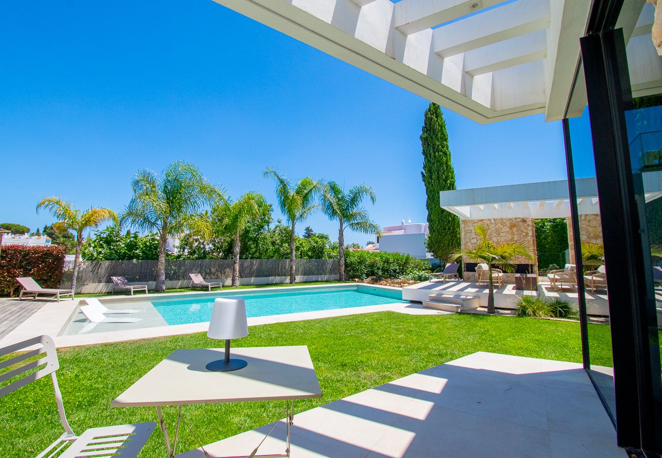 Villa in Carvoeiro - Villa Cactus, modern villa with two private swimming pools walking distance to the beach 