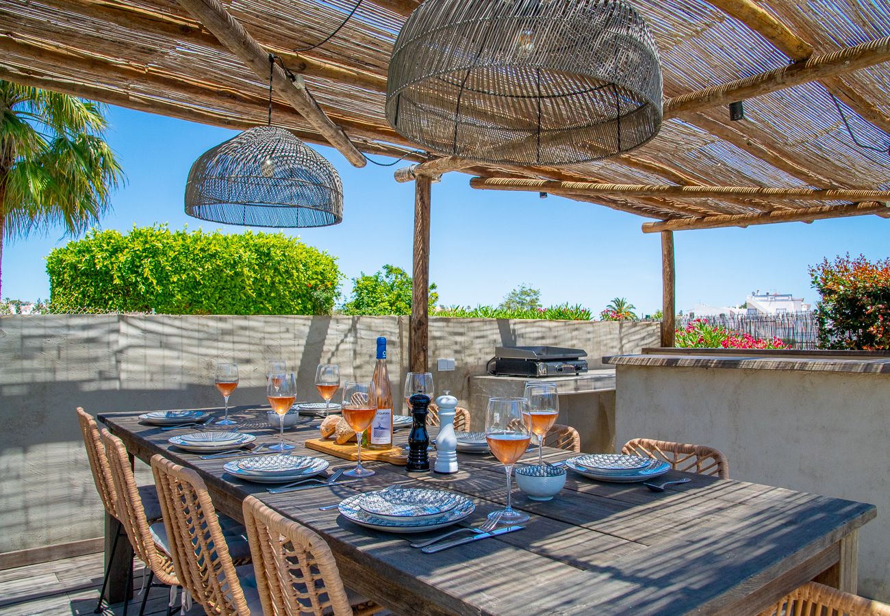 Villa in Carvoeiro - Villa Cactus, modern villa with two private swimming pools walking distance to the beach 