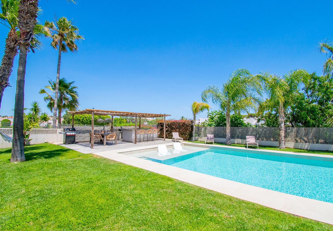 Villa in Carvoeiro - Villa Cactus, modern villa with two private swimming pools walking distance to the beach 
