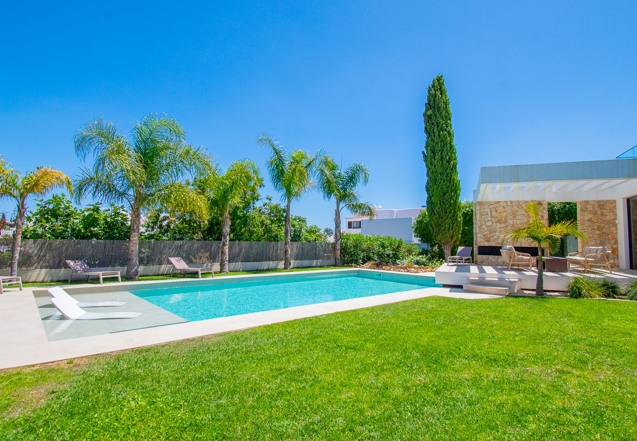Villa in Carvoeiro - Villa Cactus, modern villa with two private swimming pools walking distance to the beach 