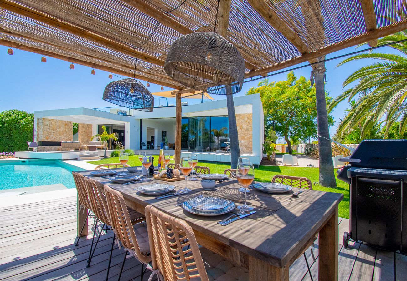 Villa in Carvoeiro - Villa Cactus, modern villa with two private swimming pools walking distance to the beach 